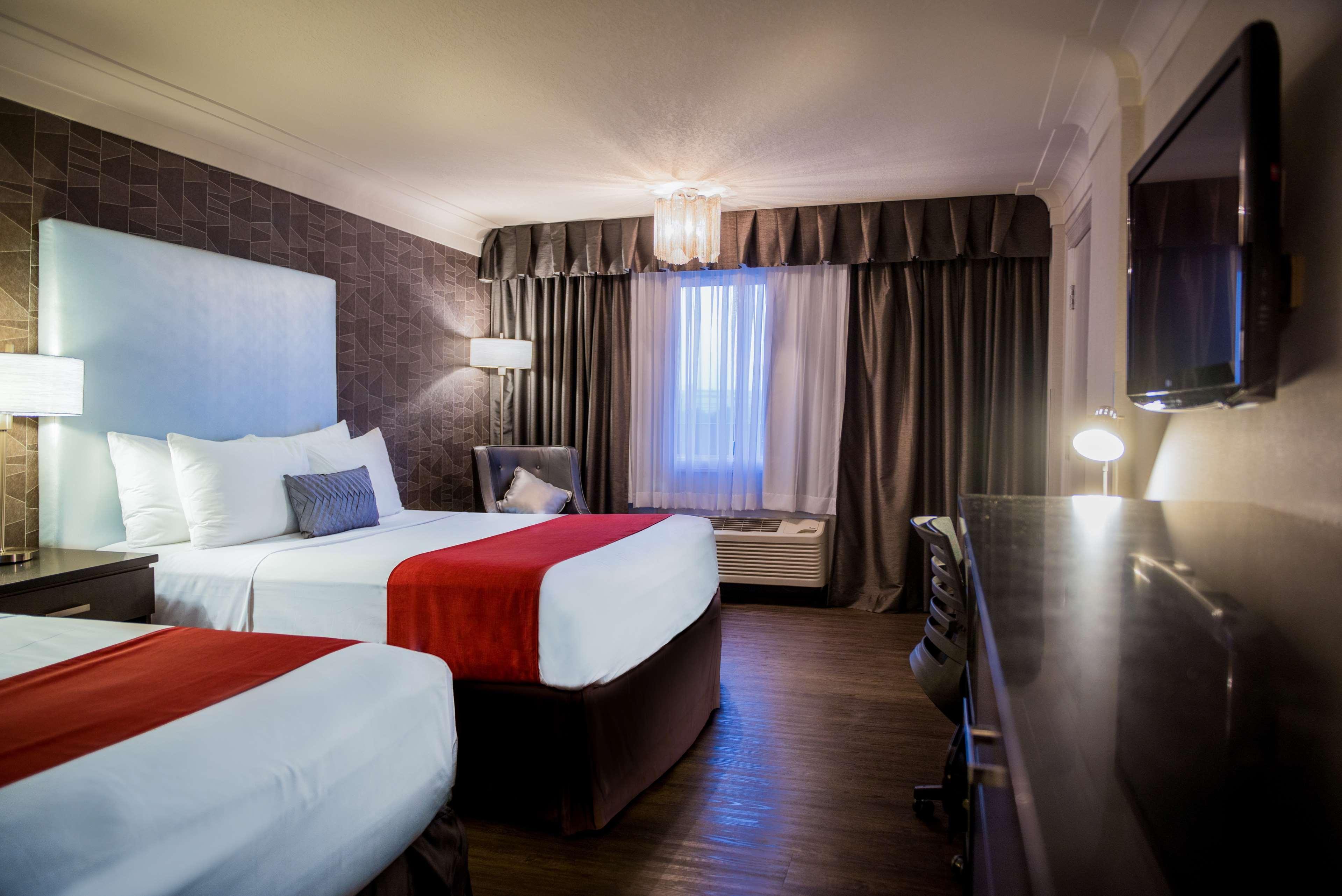 Best Western Plus Village Park Inn YYC Екстериор снимка