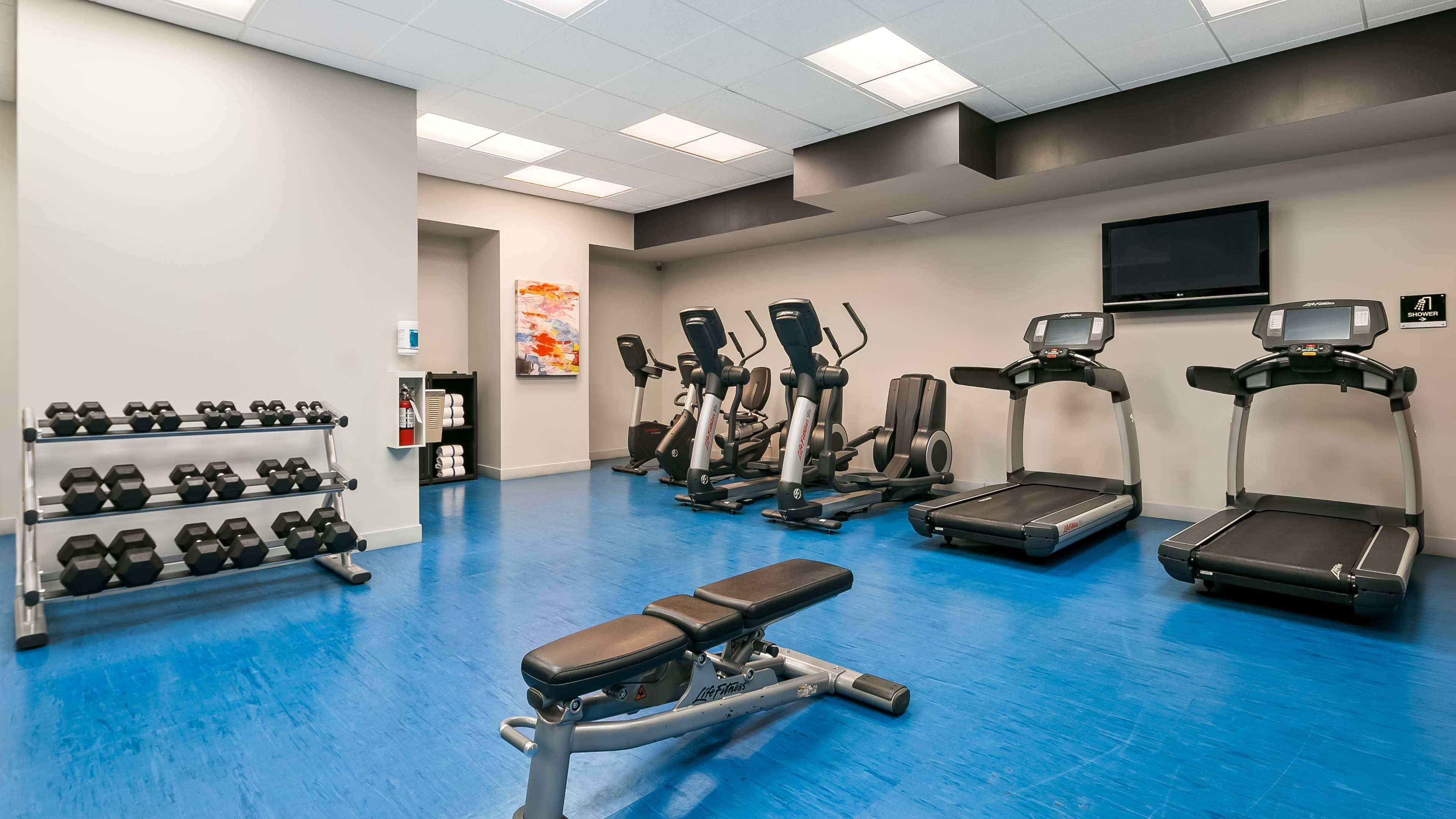 Best Western Plus Village Park Inn YYC Екстериор снимка