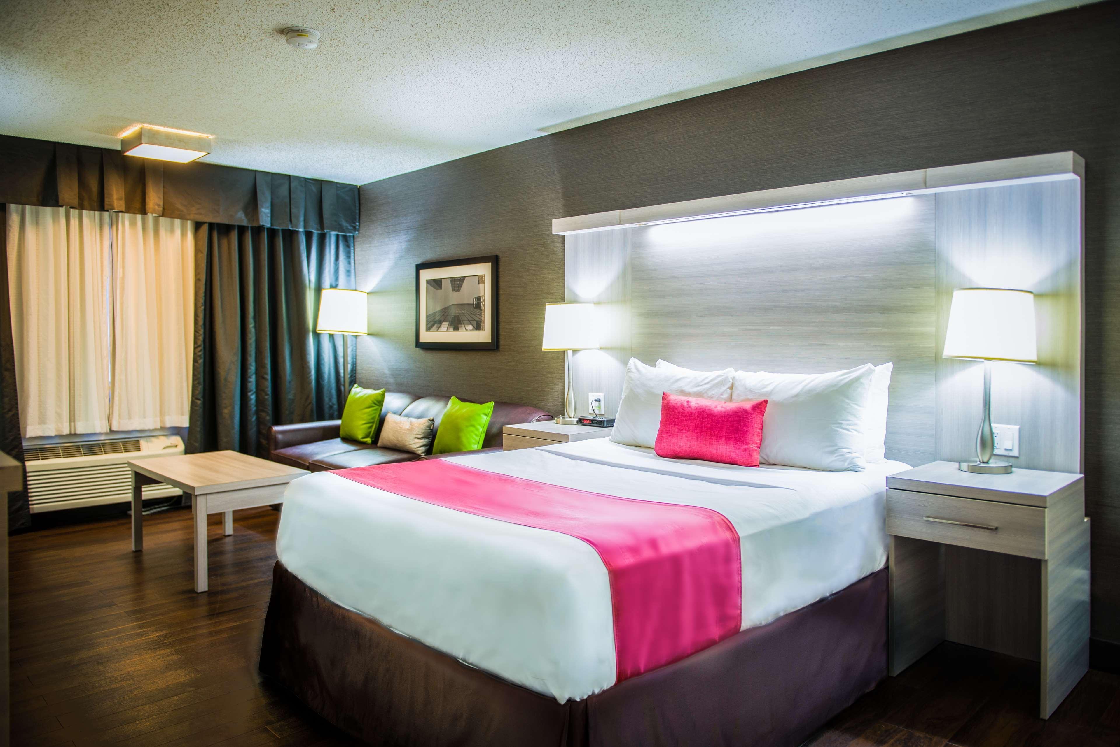 Best Western Plus Village Park Inn YYC Екстериор снимка