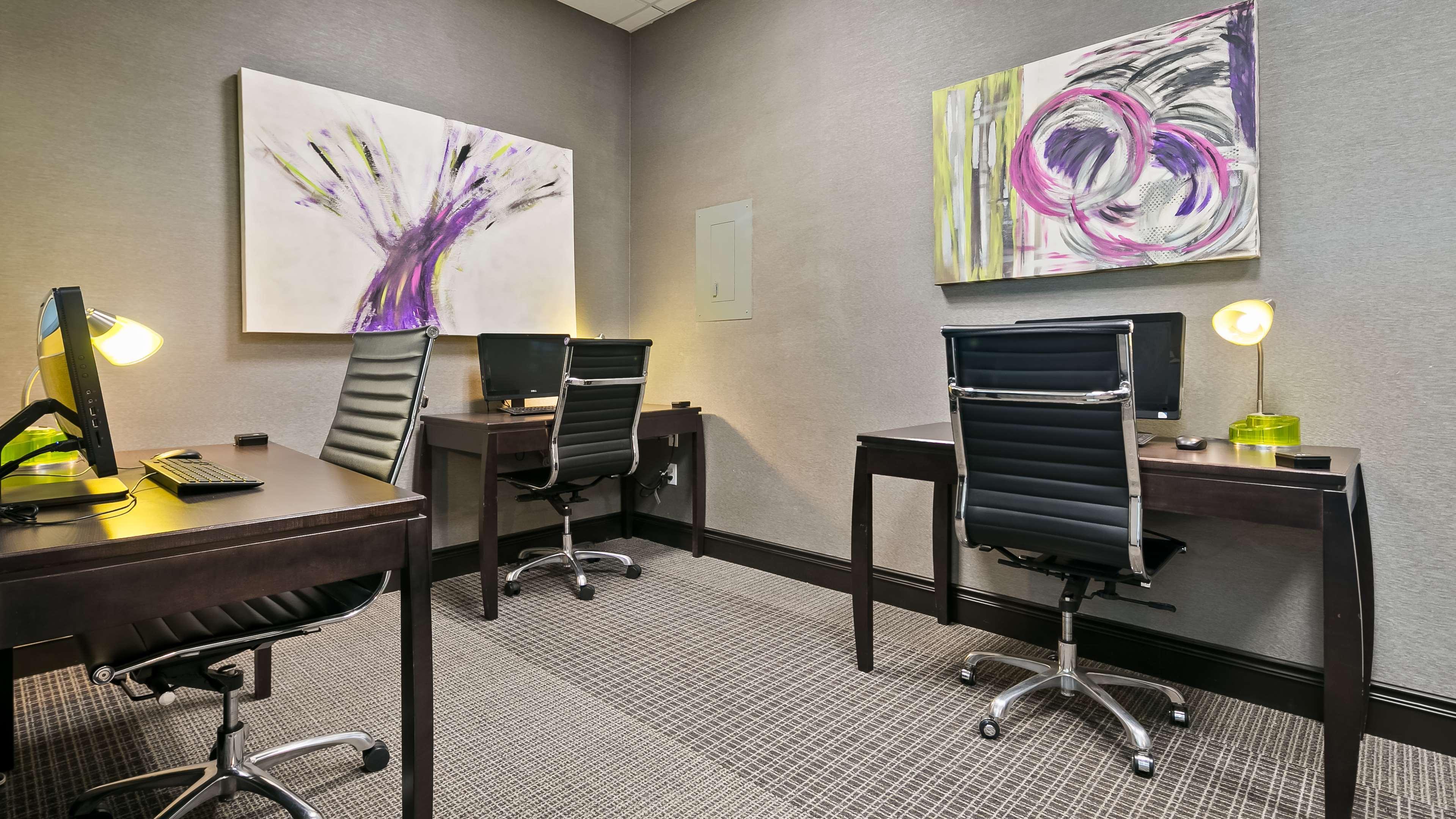 Best Western Plus Village Park Inn YYC Екстериор снимка